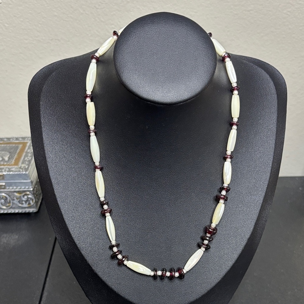 Mother of Pearl Garnet Pearl Vintage Beaded Dainty Necklace